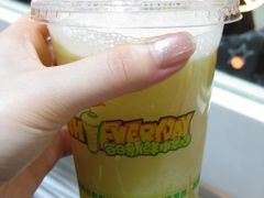 甘蔗雪梨汁-每日新鲜水果吧(南京东路店)
