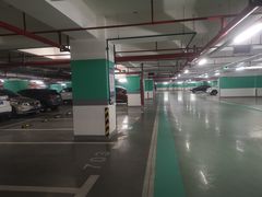 -中庚漫游城停车场