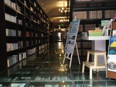 -钟书阁(松江泰晤士小镇店)