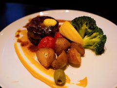 炭烤牛排配土豆仔及时蔬-WOLFGANG PUCK KITCHEN & BAR(迪士尼小镇店)