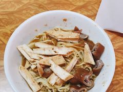 -松树干拌面店