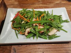 荷兰豆炒菌菇丝-云海肴·汽锅鸡·云南菜(美罗城店)