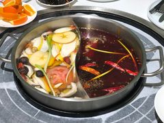 菌汤红汤鸳鸯锅-执牛耳涮烤牛排火锅(伊河路店)