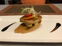 香煎法国鹅肝配沙巴米高醋汁-礼途酒店·餐吧