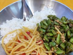 四季豆橄榄菜肉沫拼剁椒土豆丝-霸碗盖码饭(长沙金星路步步高店)