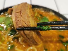 金牌卤牛什炸酱米线-肥汁米蘭香港米线(长宁来福士店)