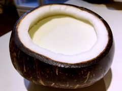 -志龙皇冠吃货椰子铺