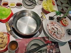 -洪氏嗨捞·广东猪肚鸡·椰子鸡火锅(西咸万象城店)