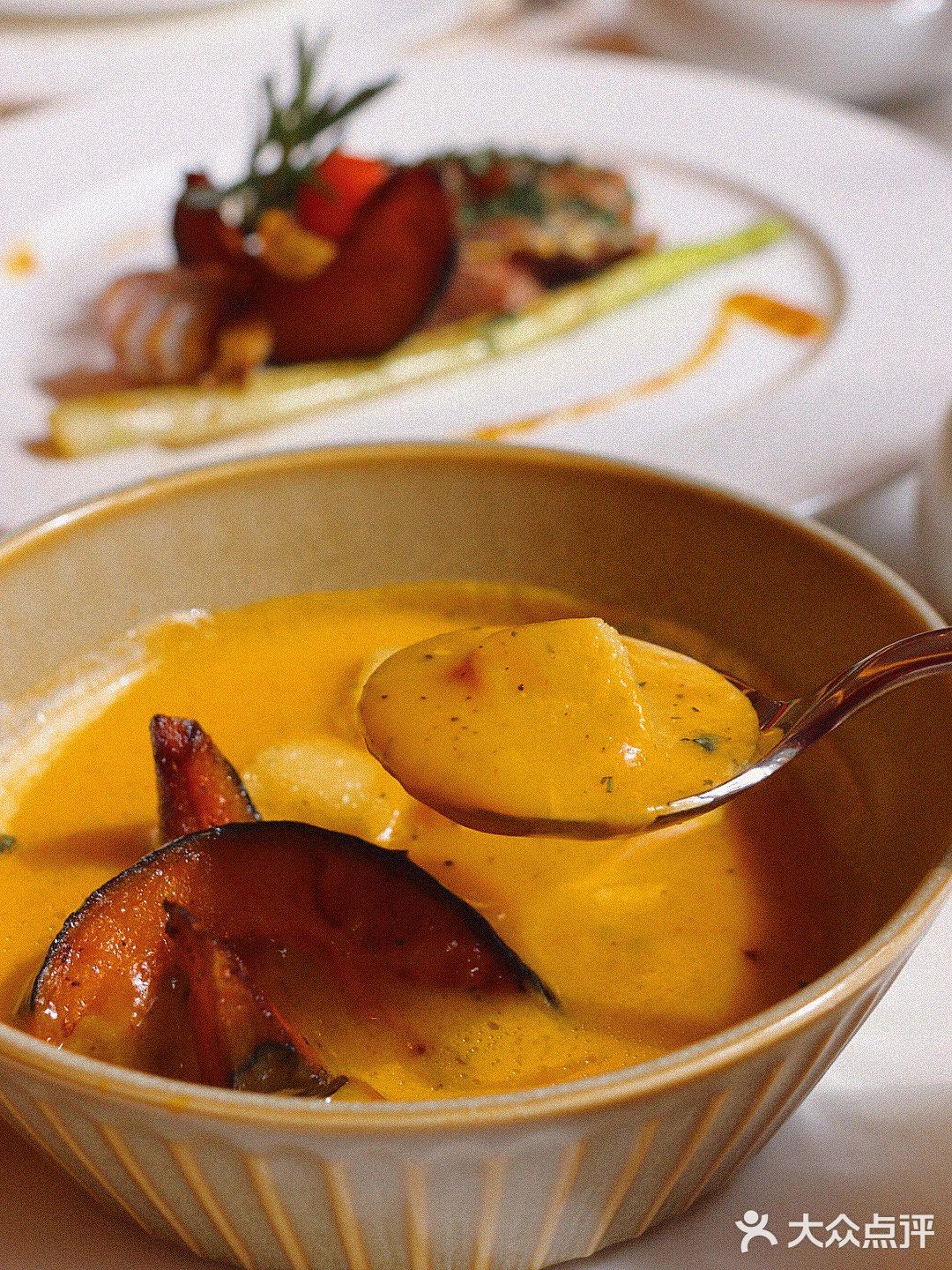 海口西餐🍴特别喜欢坐在阳光洒下的希腊风窗边吃饭