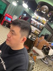 -海文先生国潮烫染男士理发馆