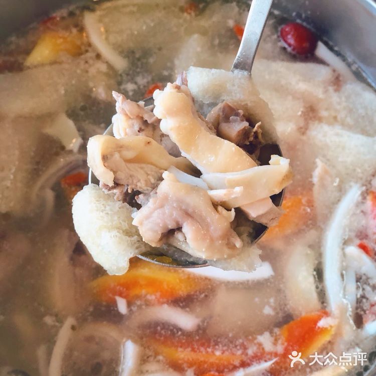 吸收了鸡油的米饭亮蹭蹭的特吸引人!