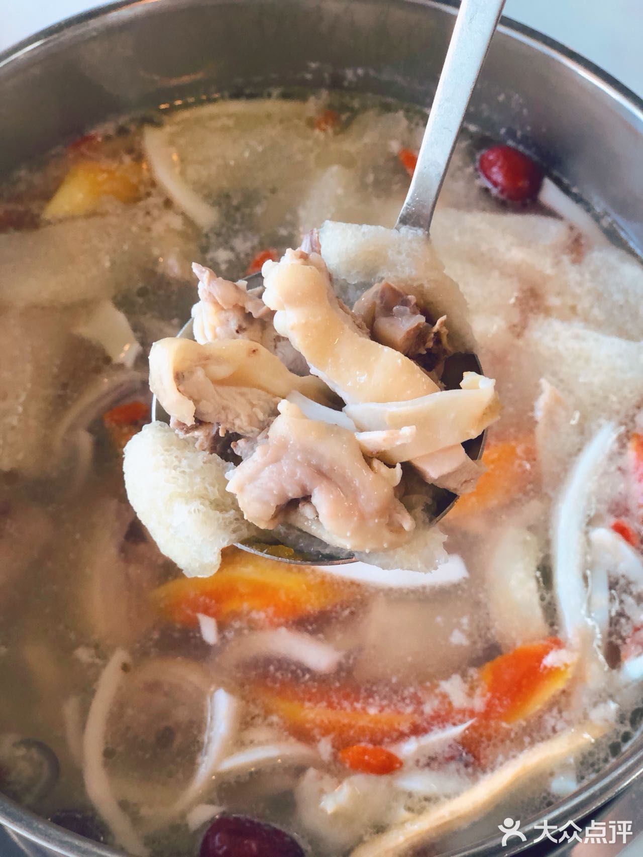 吸收了鸡油的米饭亮蹭蹭的特吸引人！