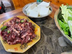 新鲜黄牛肉-黄利砖万峰林布依特色酸笋牛肉馆
