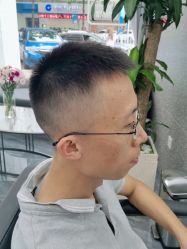 点击看大图 -七分屋LA·烫发·染发·剪发