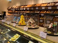 面包甜点陈列柜-老佛爷饼店