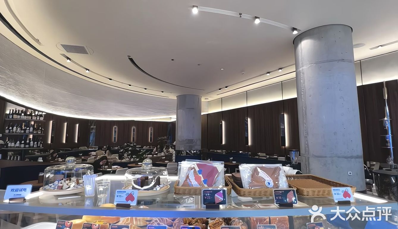 广州天环！露天餐位太chill 啦……