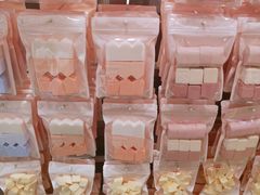 -名创优品(北京新中关购物中心地铁层店)