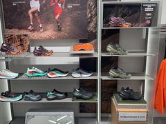 -SALOMON萨洛蒙(青岛海信店)