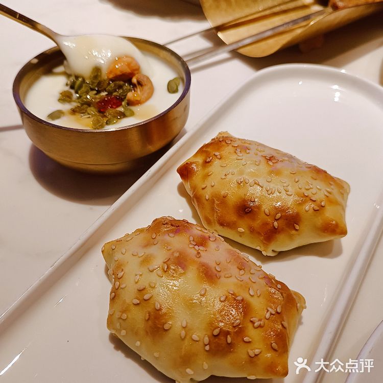 本碳水胃表示一份手工拉面不够吃！大盘鸡鸡肉可以少一点[抱拳]