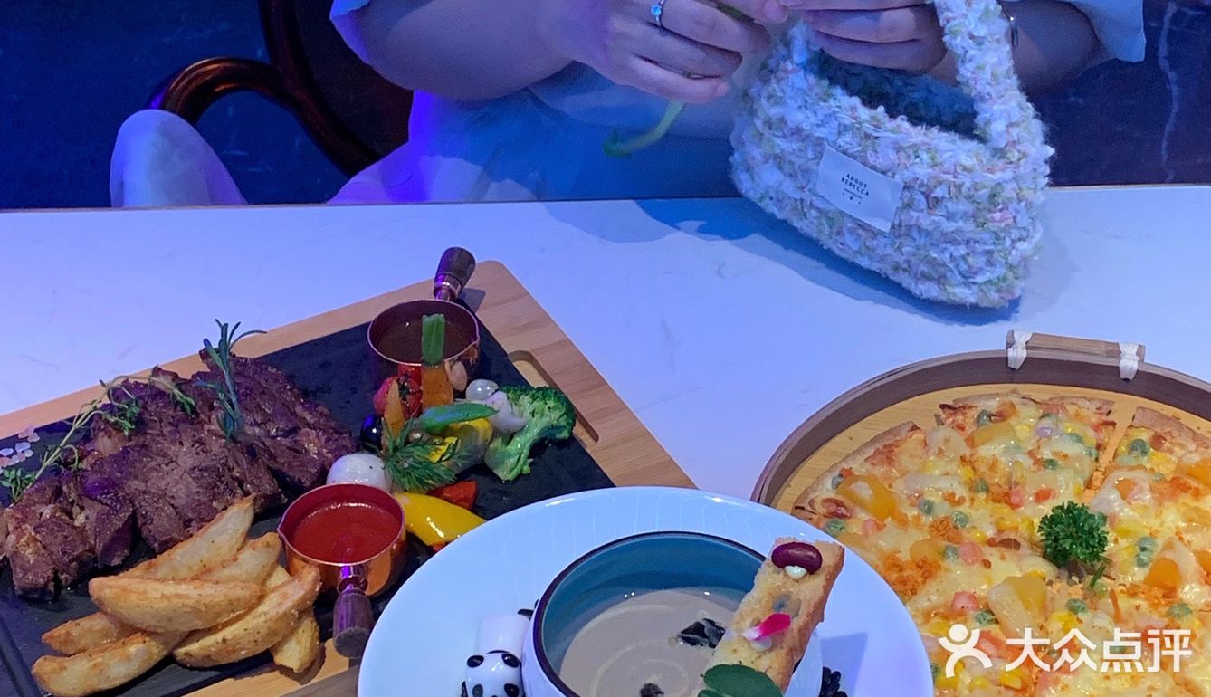 西安首家氛围感国漫餐厅🍽是国潮的浪漫呀！ 
