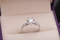 IMG_8606-威德钻石-克拉钻大本营(南京东路店)