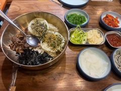 -明洞阿姨·韩式酱蟹烤肉·创意料理(三元桥店)