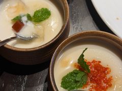 自制酸奶配蜂巢蜜-四季民福烤鸭店(外滩外白渡桥店)