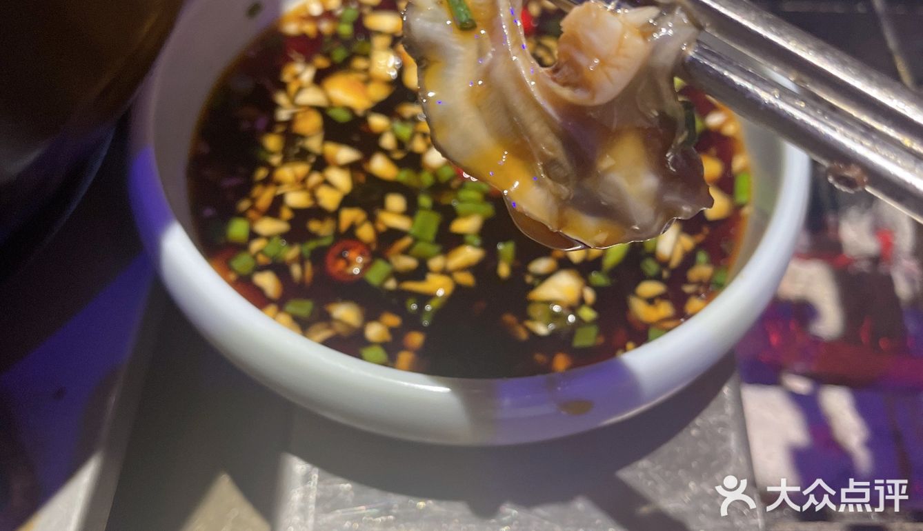 一打鲜嫩羊肉串🥩，烤起！