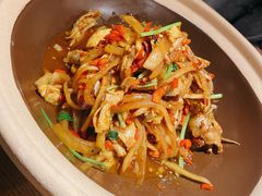 酸萝卜烧手撕鸡-吃饭皇帝大(合生汇店)