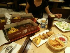 -必胜客(WOW中心城店)