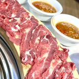 什么玩意❗❗这家火锅店把整头牛搬上餐桌❗