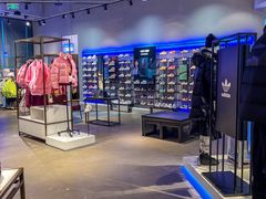 -阿迪达斯(武林银泰三叶草店)