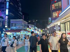 -梨大女人街