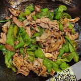 费大厨王炸组合「辣椒炒肉＋大王柠檬茶」每桌必点[坏笑]