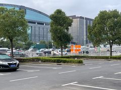 -沪松公路-路侧停车位