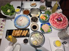 -泓炙颐凤鲜海鲜火锅料理(桐乡店)