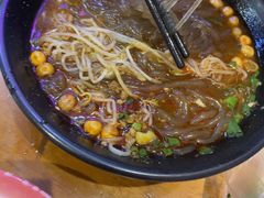 -爆炸头阿姨小四川正宗川味小吃(无任何分店)