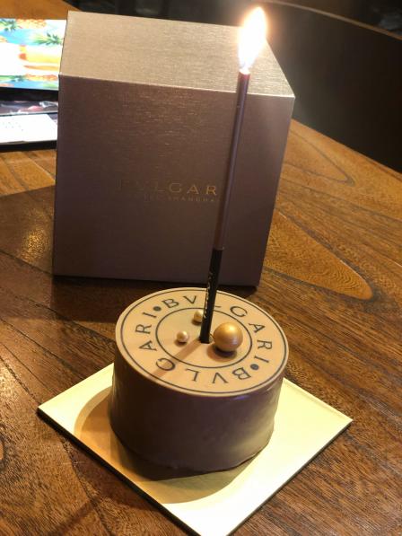 0 生日蛋糕好吃又气质 环境: 宝格丽的环境当然是很漂亮啦 面包店面不