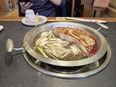 菌汤鸳鸯锅-沸炉重庆老火锅(军事博物馆店)