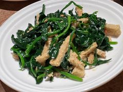 菠菜拌面筋-耶里夏丽·丝路新疆菜·清真食品(徐汇南丹东路臻选店)