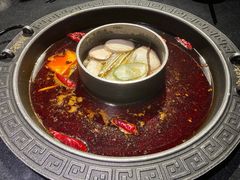 菌香鸳鸯锅-晓宇重庆火锅(龙首店)
