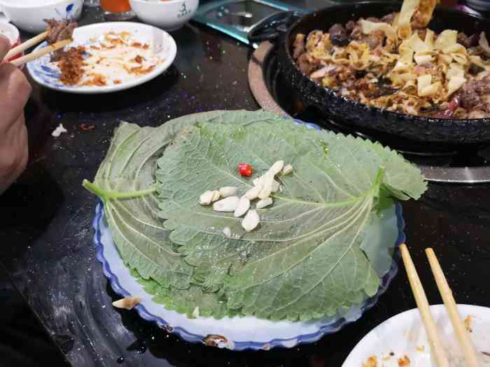 冯家屯金子烤肉(二分店)-"「牛肉」我和朋友俩女孩吃了四盘牛肉,不是.