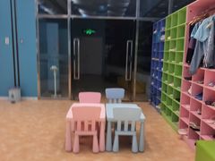 -Swim斯卫姆国际儿童游泳中心(红博中央公园店)