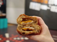 芋泥蛋黄杂粮餐包-一鸣真鲜奶吧(益乐路店)