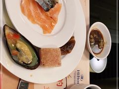 -广州万富希尔顿酒店·感趣自助餐厅·金秋蟹宴生蚝海鲜刺身烧烤