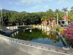 -亚龙湾亚泰商业街