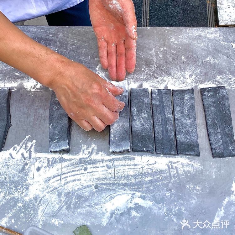 油条新风尚，一口彩色，满口幸福！