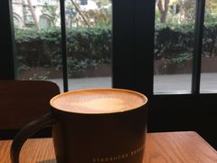 靠窗位-星巴克(武康路店)