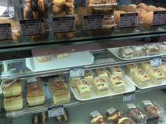 -白玉兰食品甜凤店(合生汇店)
