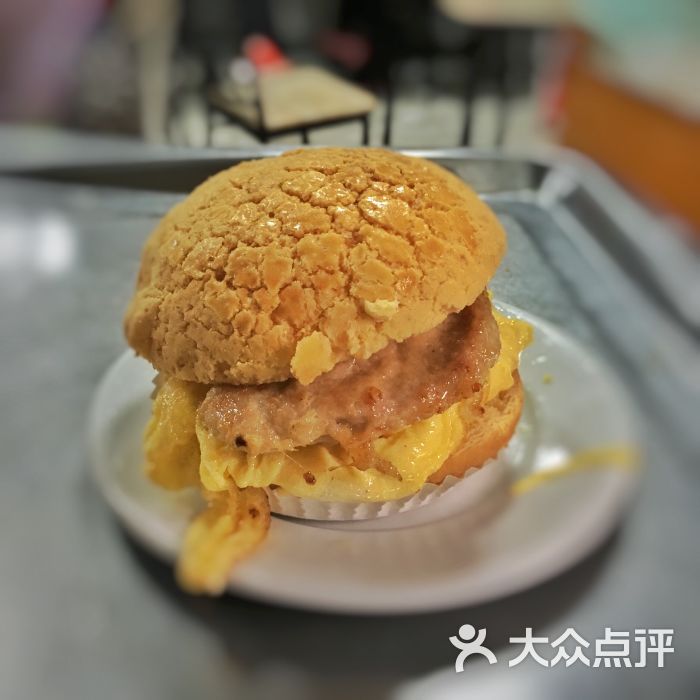 猪扒蛋菠萝包
